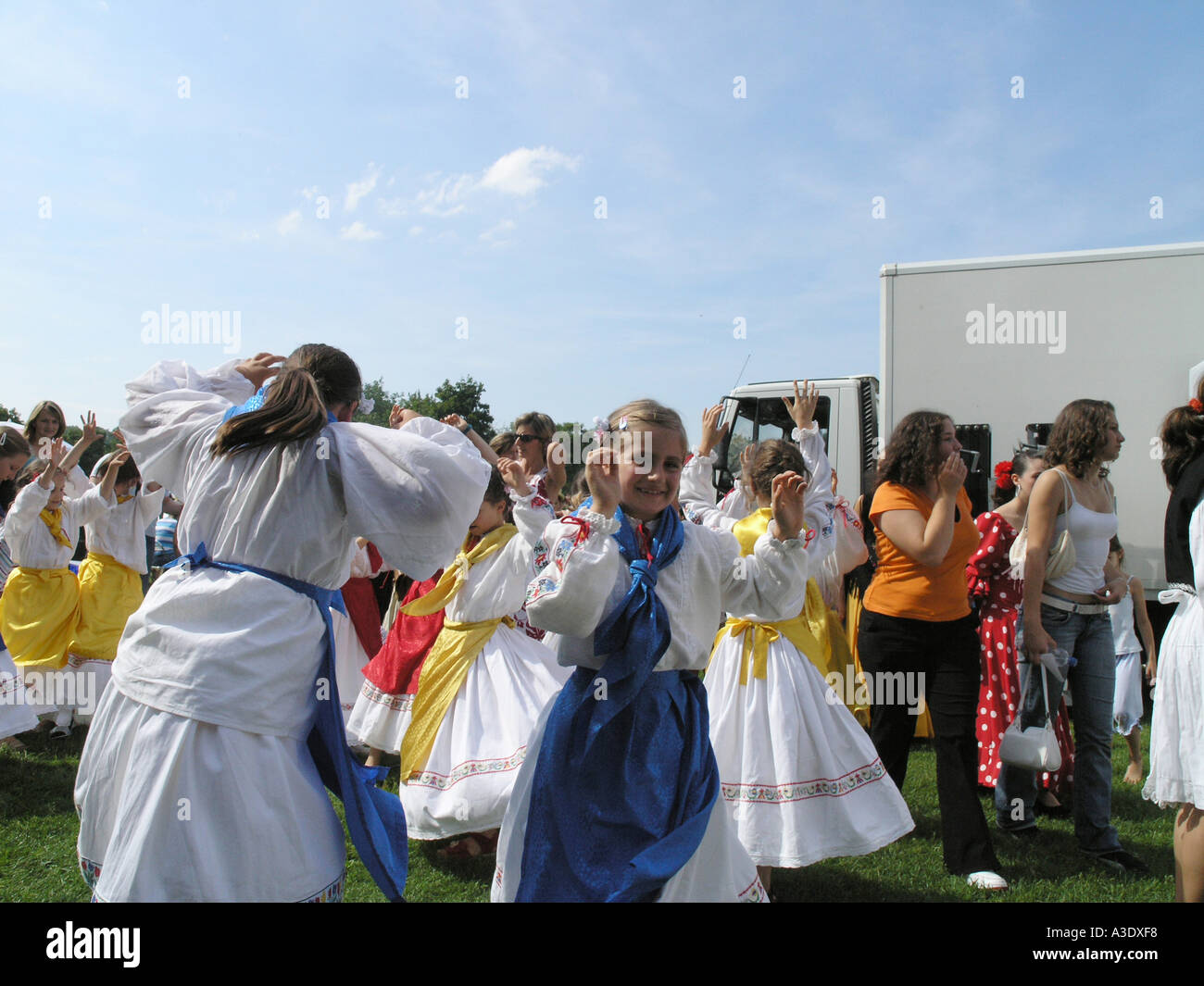 Danse danseurs croate dans la région de Park Summer festival Munich Allemagne Banque D'Images