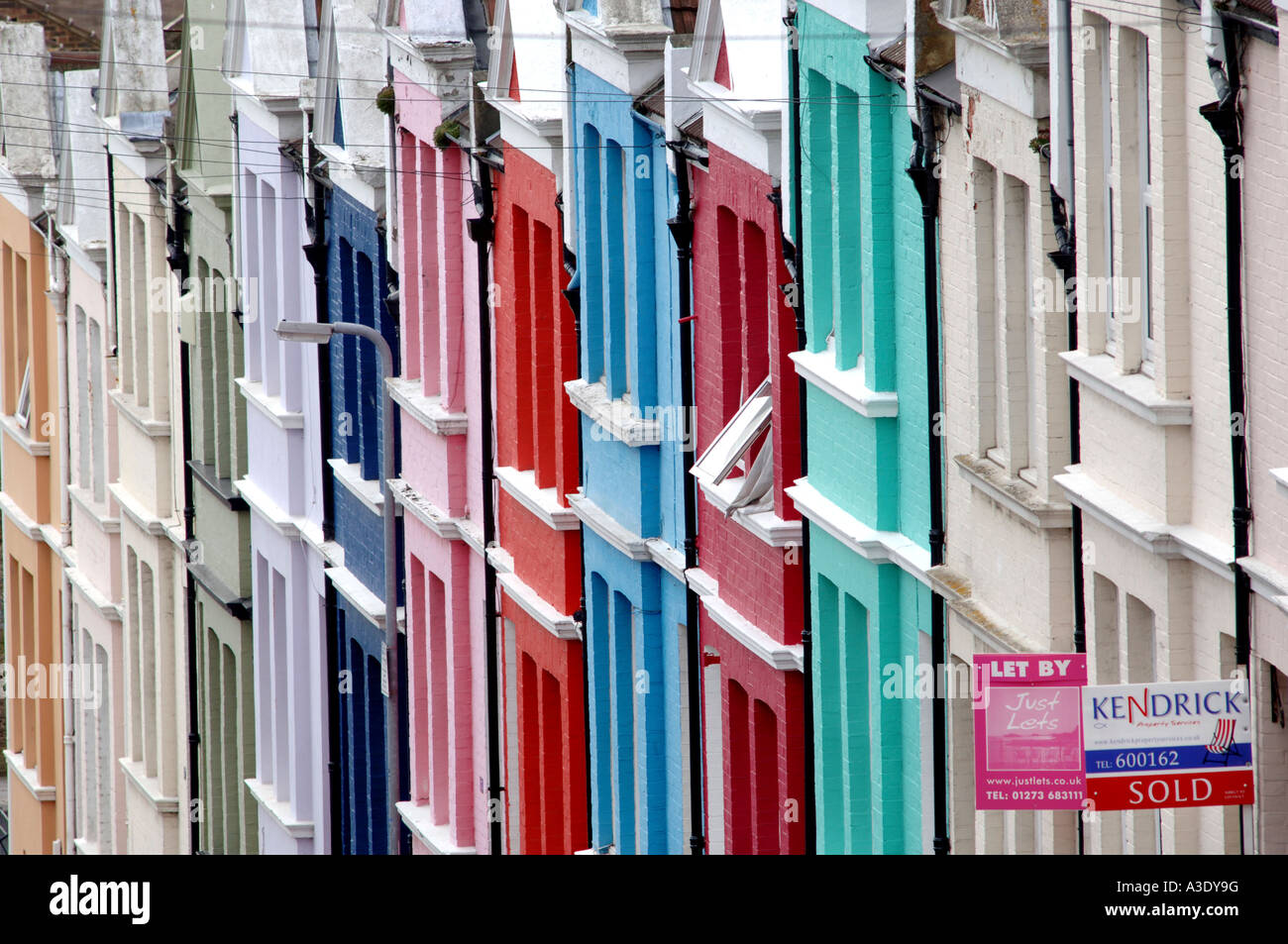 Des maisons en terrasse peint multicolore Blaker Street Brighton East Sussex Banque D'Images
