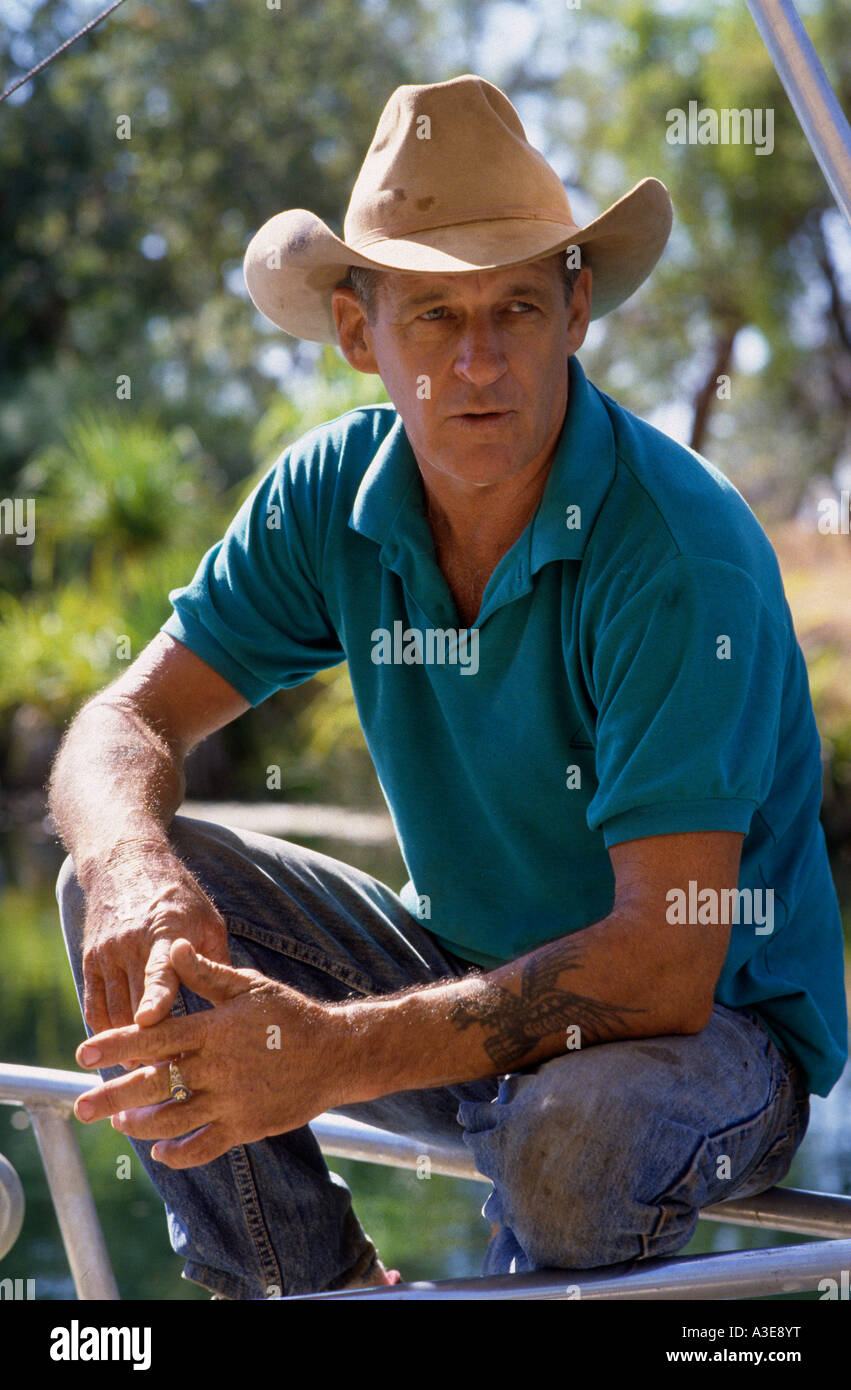 L'homme de la région de la rivière Roper Mataranka Australie Territoire du Nord à la verticale Banque D'Images