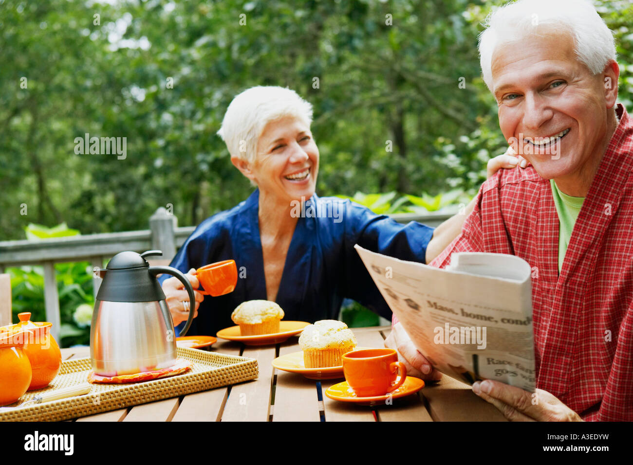 Portrait of a senior woman sitting at the table and smiling Banque D'Images