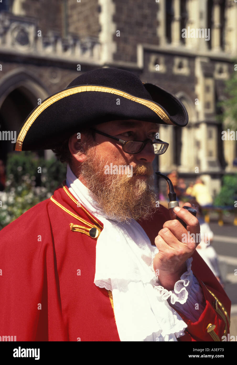 Nouvelle Zélande Christchurch Arts Centre Weekend Market Town Crier en costume pipe Banque D'Images