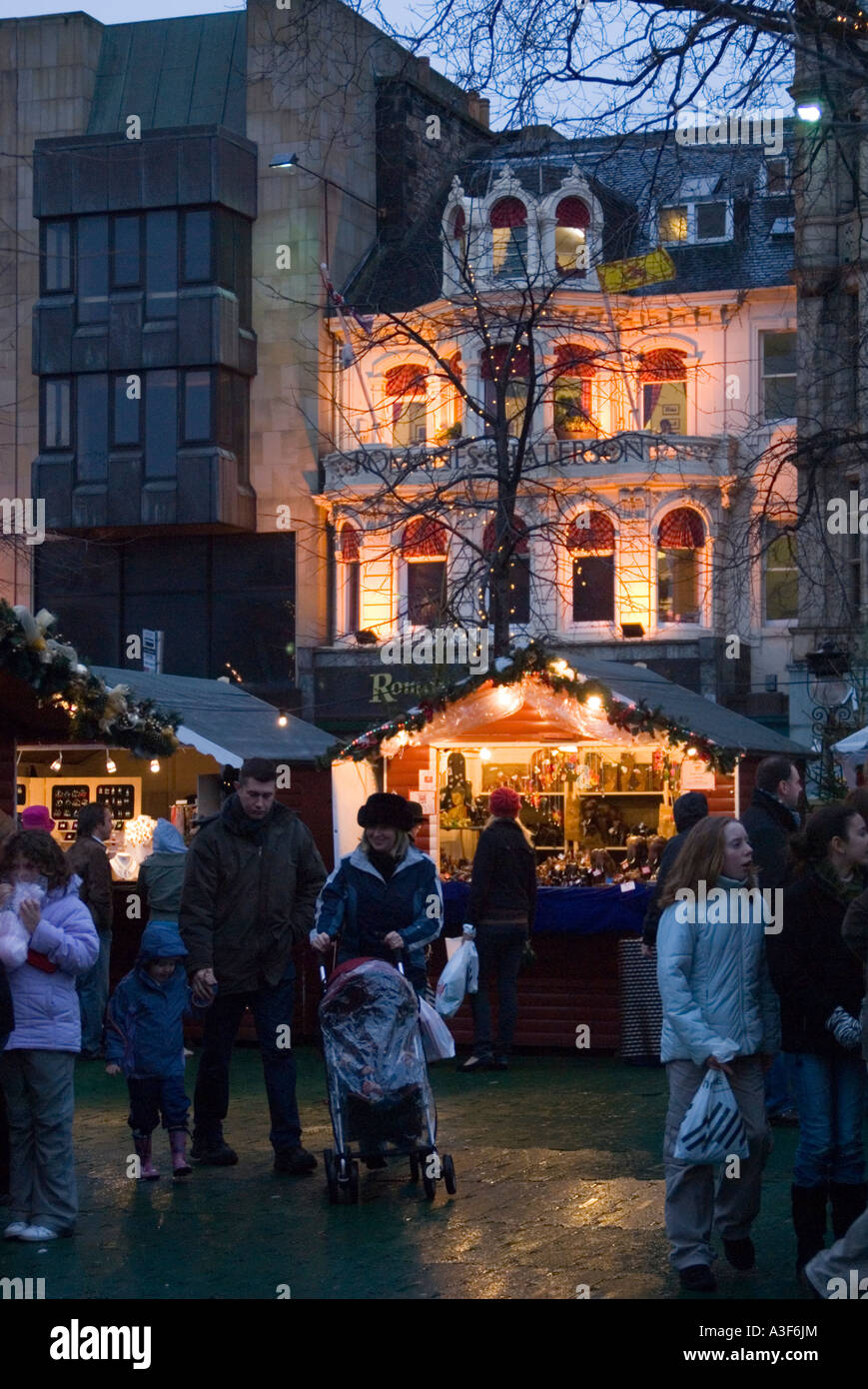 L'allemand et Marchés de Noël dans la rue Princes Street Edinburgh Scotland UK Banque D'Images