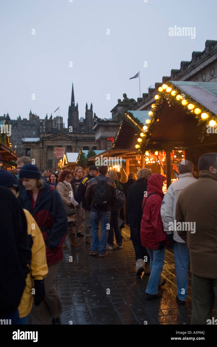 L'allemand et Marchés de Noël dans la rue Princes Street Edinburgh Scotland UK Banque D'Images
