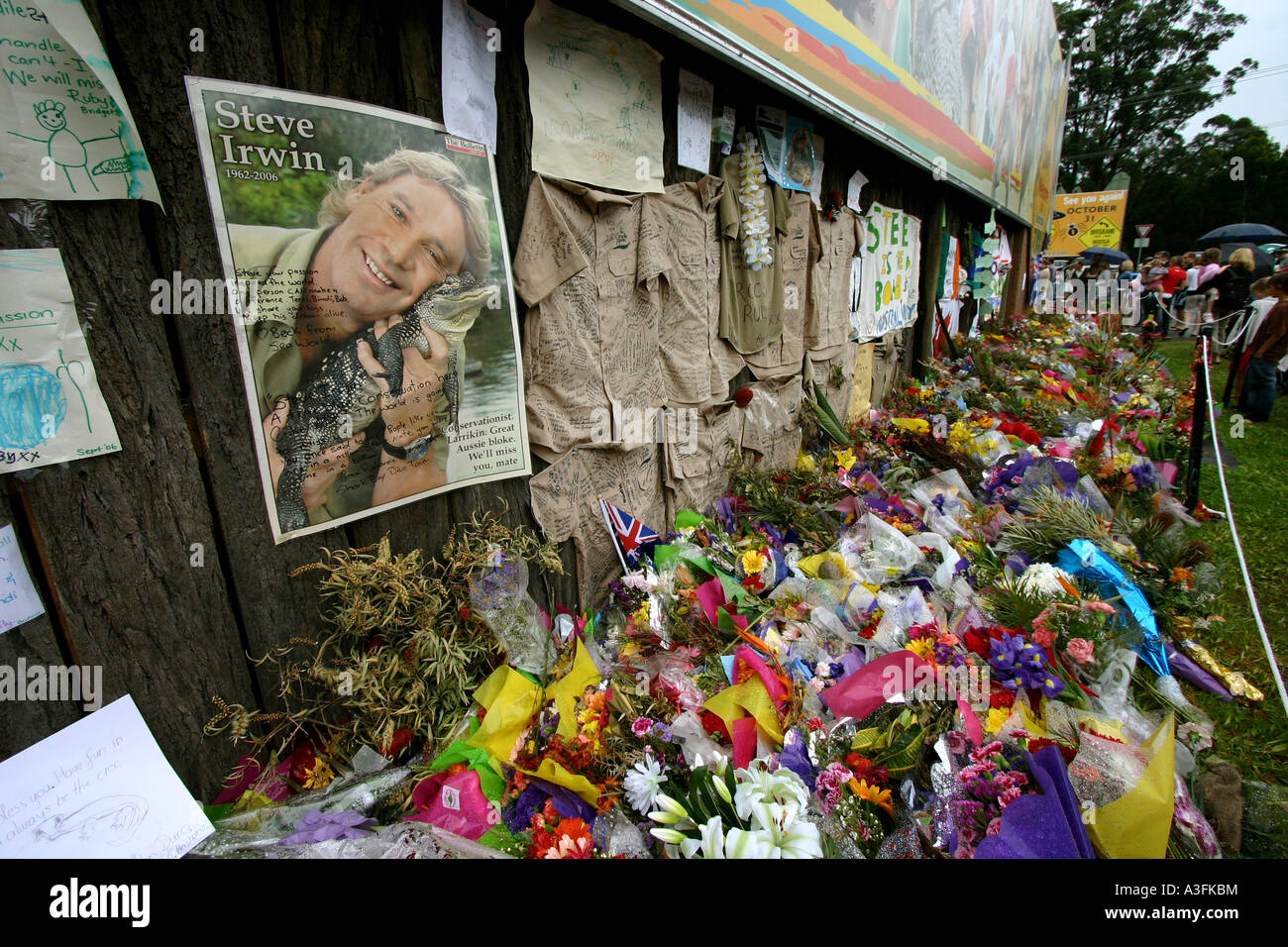 Les gens à l'AUSTRALIA ZOO RENDANT HOMMAGE À STEVE IRWIN APRÈS SA MORT BAPDB HORIZONTALE9183 Banque D'Images