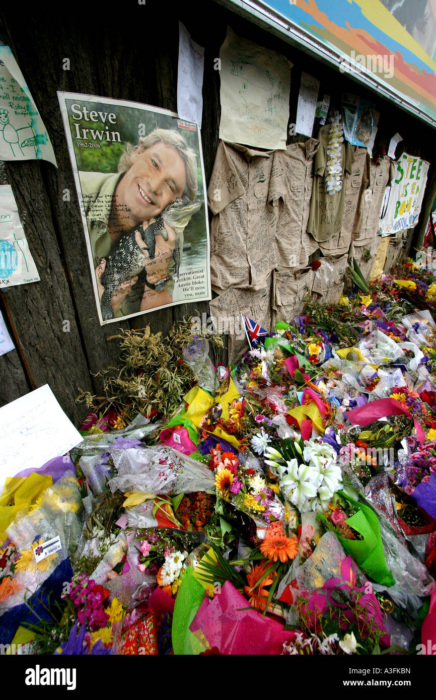 Les gens à l'AUSTRALIA ZOO RENDANT HOMMAGE À STEVE IRWIN APRÈS SA MORT BAPDB VERTICAL9184 Banque D'Images