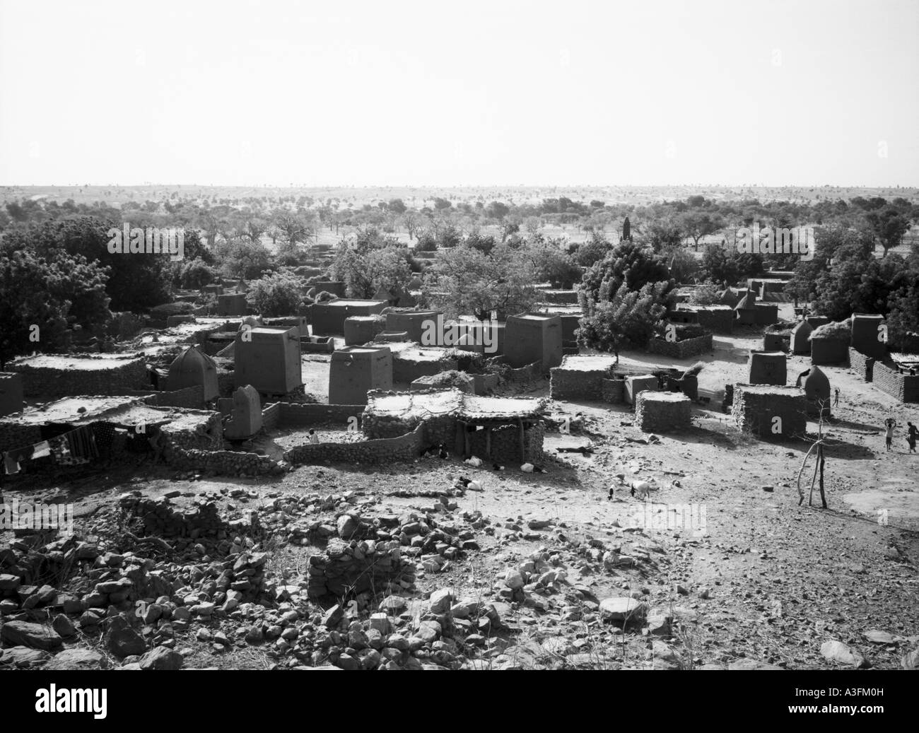 La boue anciens bâtiments construits à la ligne de Bandiagara, Mali Banque D'Images