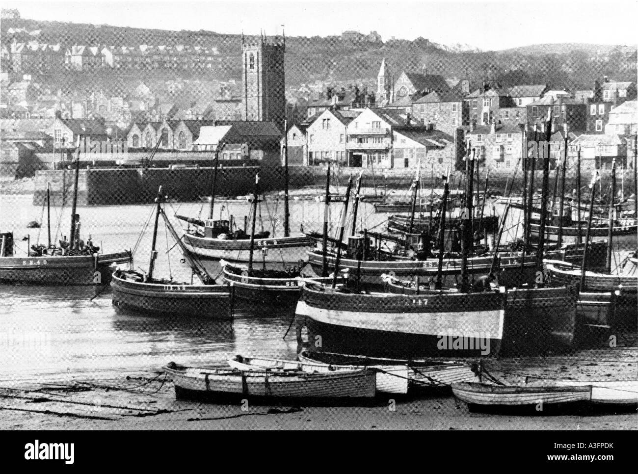 Bateaux de pêche St Ives 1935 photo du port de la ville de pêcheurs de Cornouailles du Nord Banque D'Images