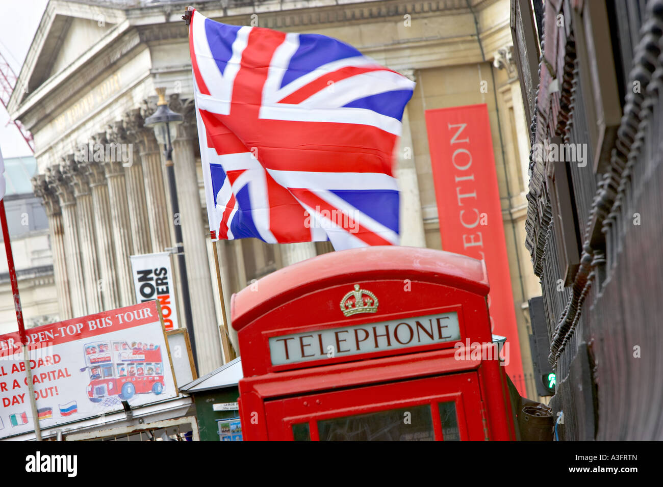 Drapeau britannique et cabine téléphonique Londres Angleterre drapeau