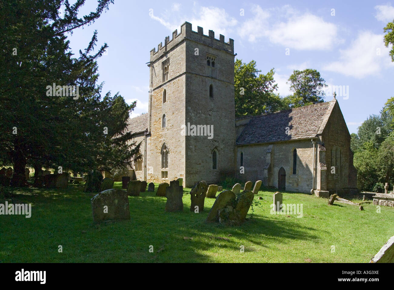 L'église de St Nicholas dans le village des Cotswolds, Gloucestershire inférieur de Oddington Banque D'Images