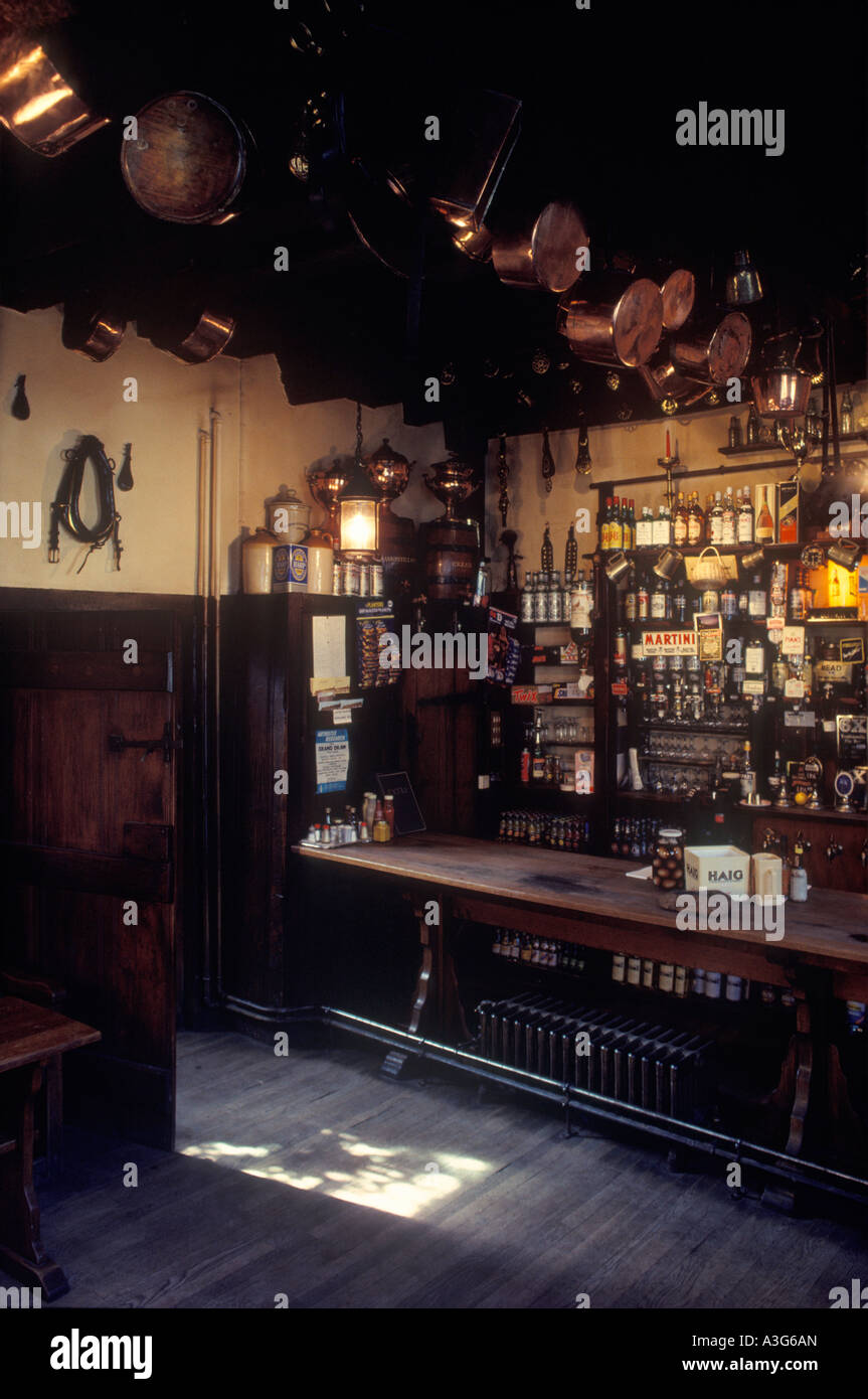 Village Pub intérieur du George Inn. Norton St Philip, Somerset, Angleterre années 1992 199 Royaume-Uni HOMER SYKES Banque D'Images