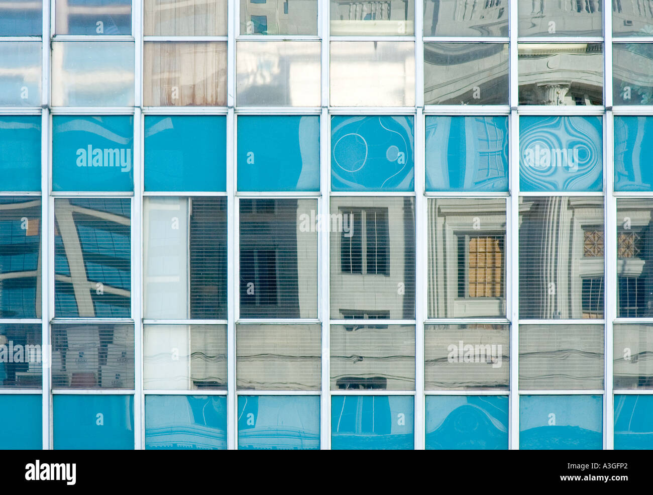 Réflexions fenêtre de bureau au centre-ville de Miami en Floride Banque D'Images