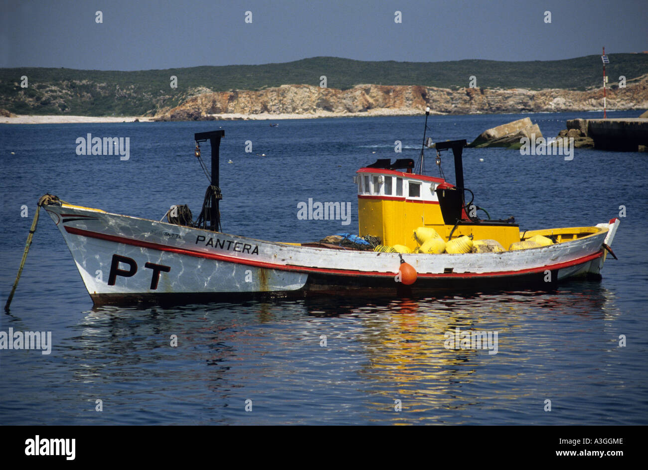 Bateau de pêche amarré dans le port de Lagos Algarve Portugal Banque D'Images