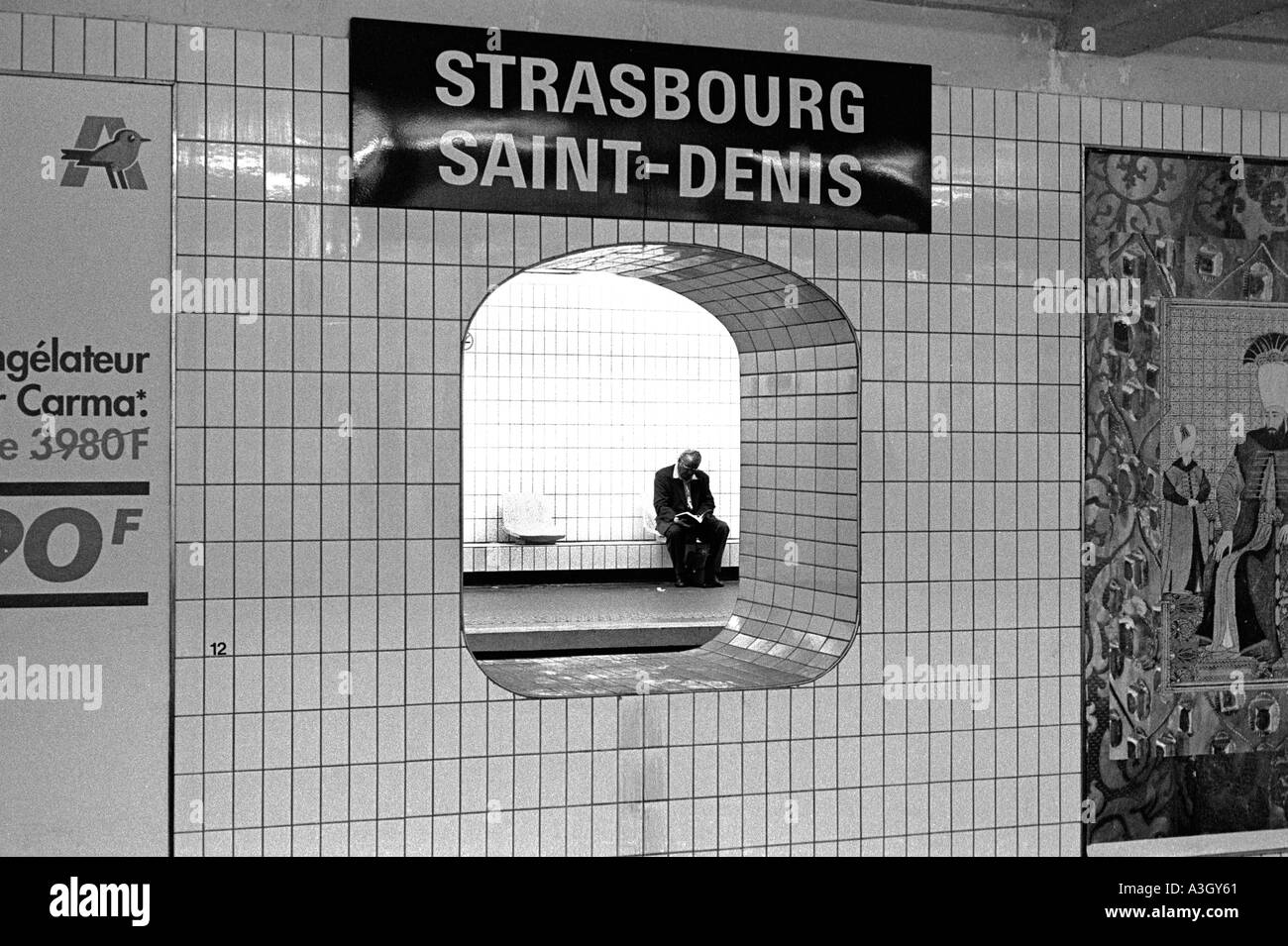 Metro station strasbourg saint denis Banque de photographies et d
