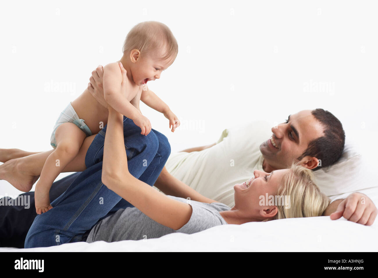 Mere Et Pere De Jouer Avec Bebe Photo Stock Alamy