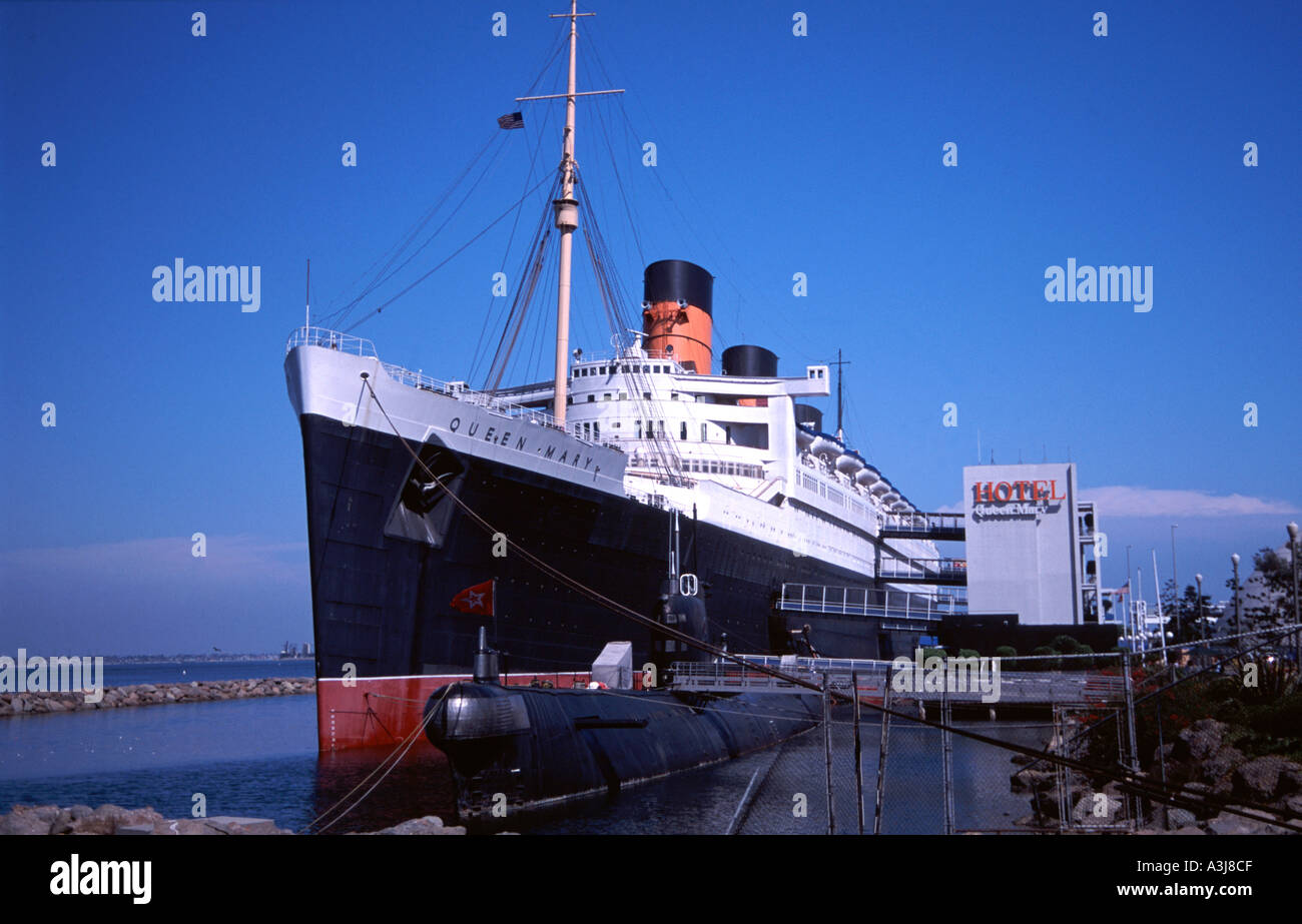 Le paquebot Queen Mary amarrée le long le sous-marin russe dans la région de Scorpion Banque D'Images