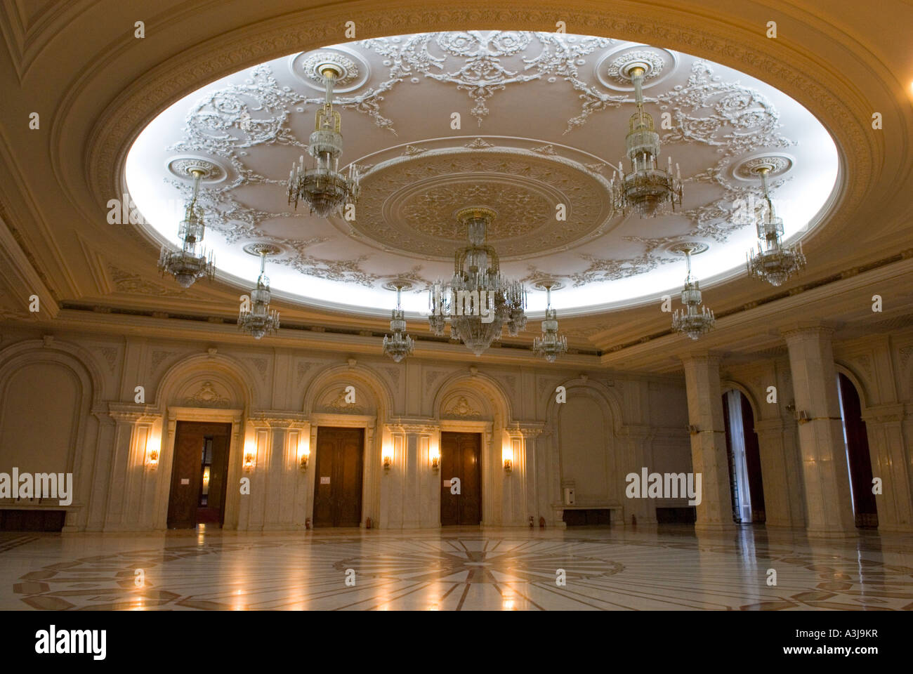 Vue de l'intérieur du Palais du Parlement (Palatul Parlamentului) à Bucarest, Roumanie Banque D'Images