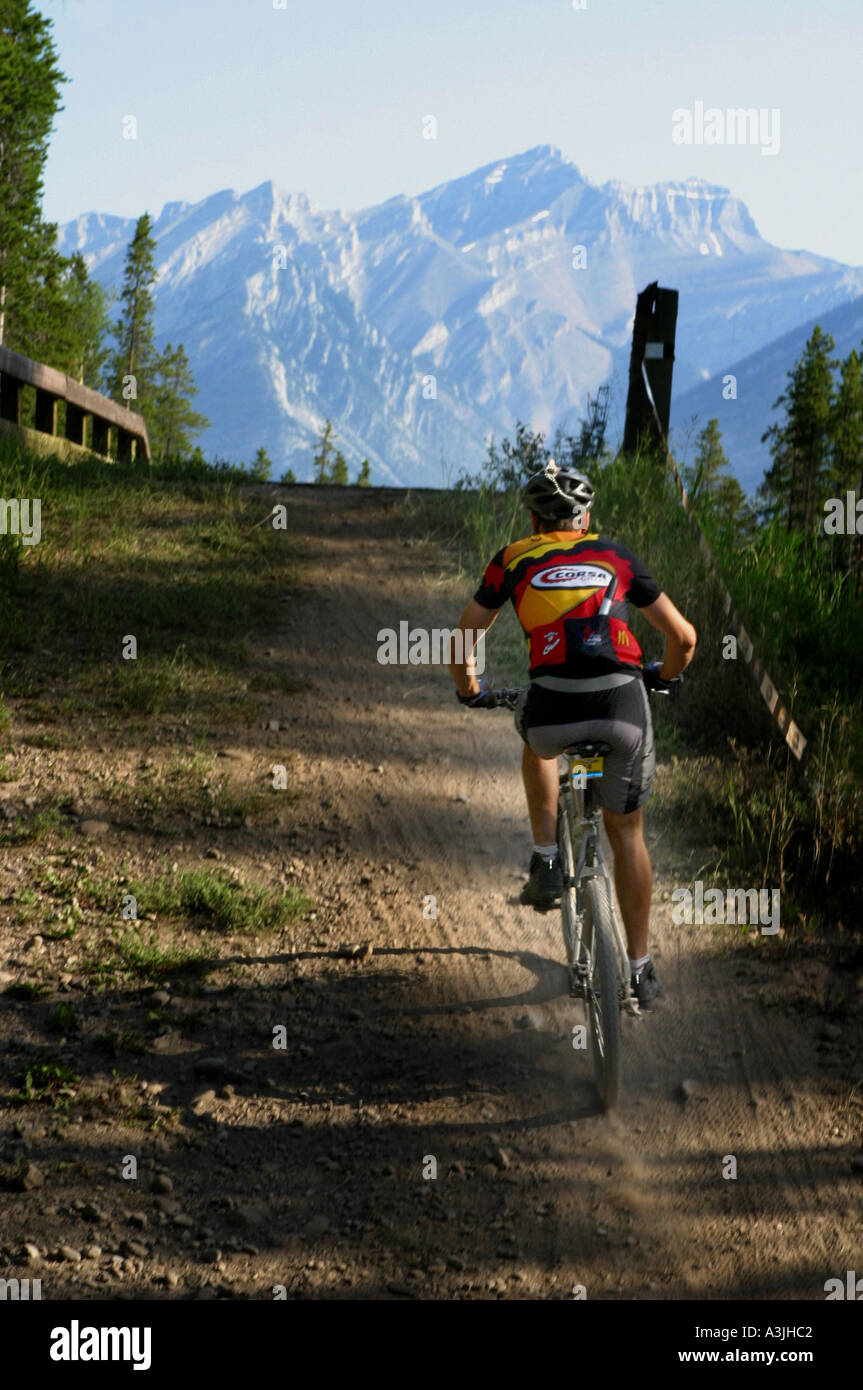 Course de vélo 24 heures d'adrénaline à Canmore, Alberta, dans les Rocheuses canadiennes Banque D'Images