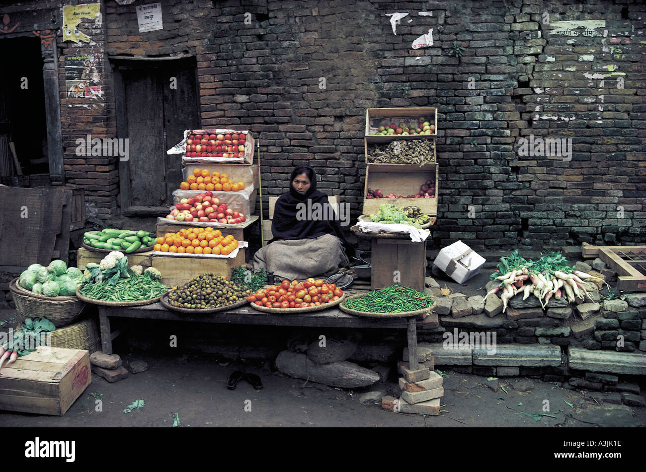 Des tas de fruits et légumes au Népal Katmandou ville de marché Banque D'Images