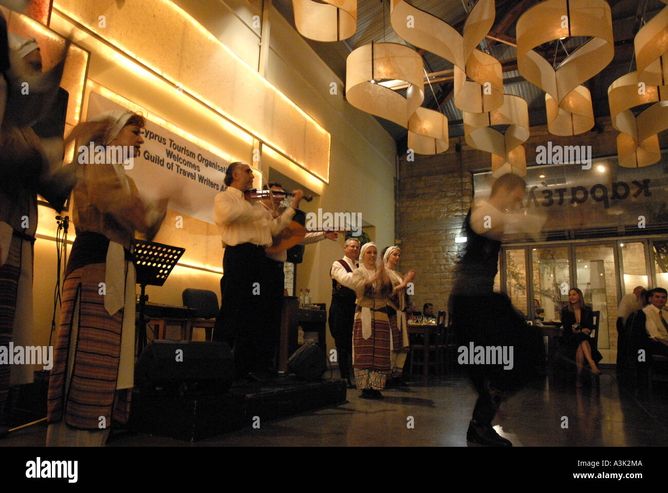 Carob Mill musiques et danses traditionnelles entertainment Limassol Chypre Banque D'Images