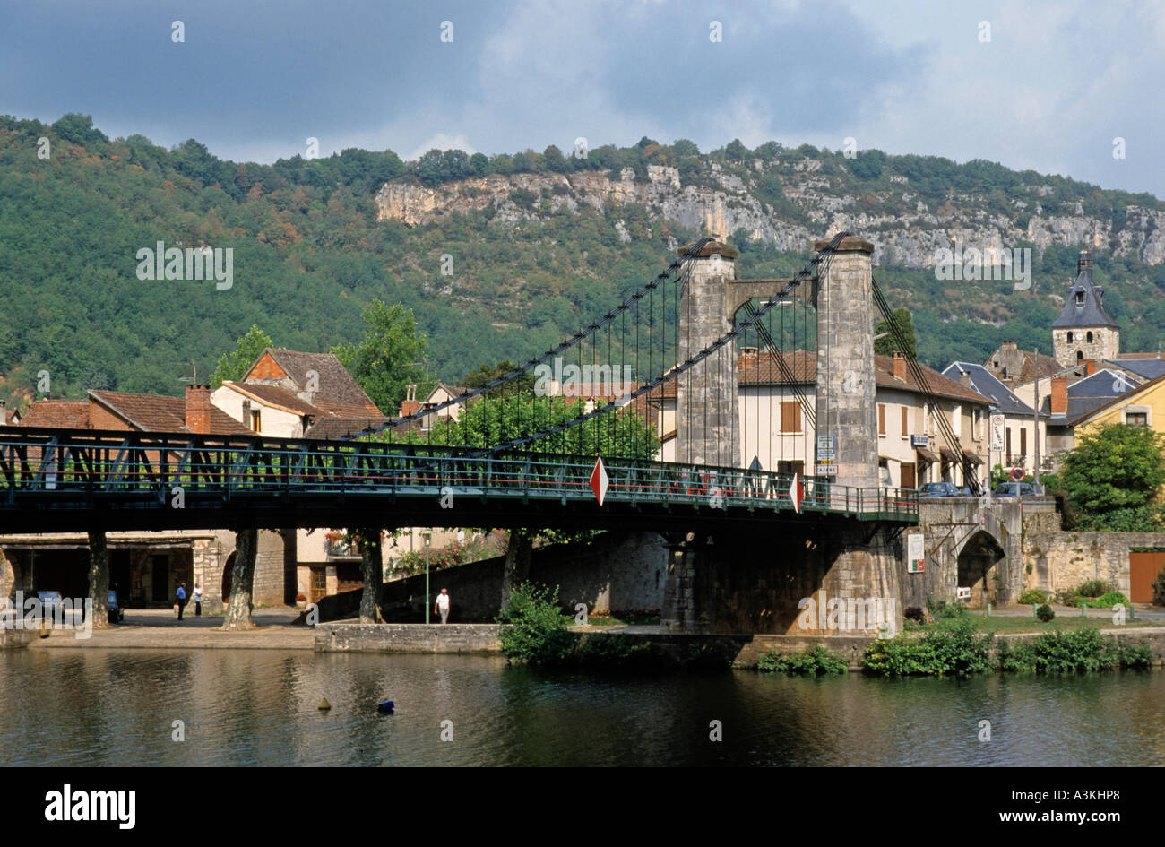 Pont sur une rivière à Cajarc France Lot Photo Stock Alamy