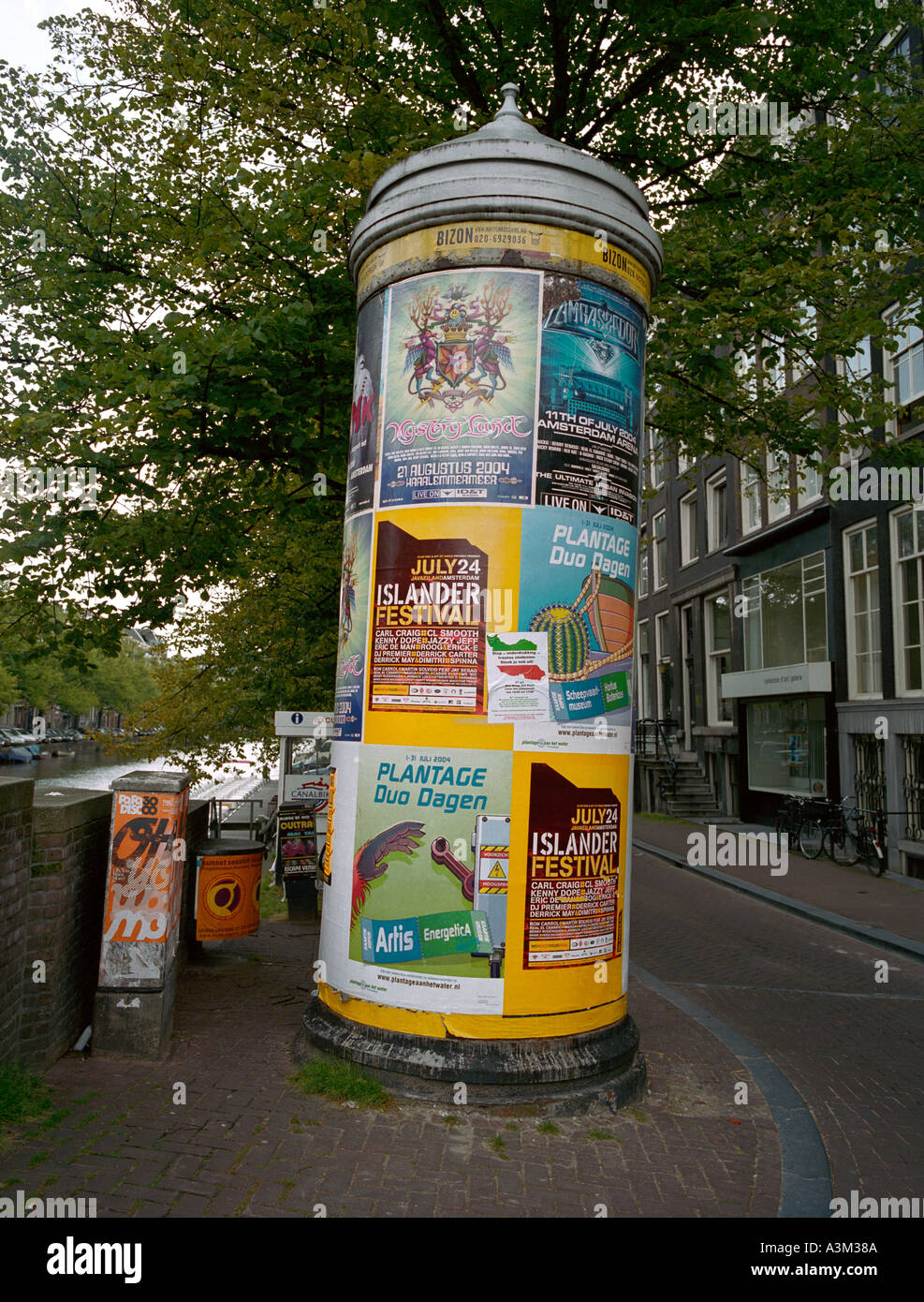 Amsterdam street affiche publicitaire bollard Banque D'Images