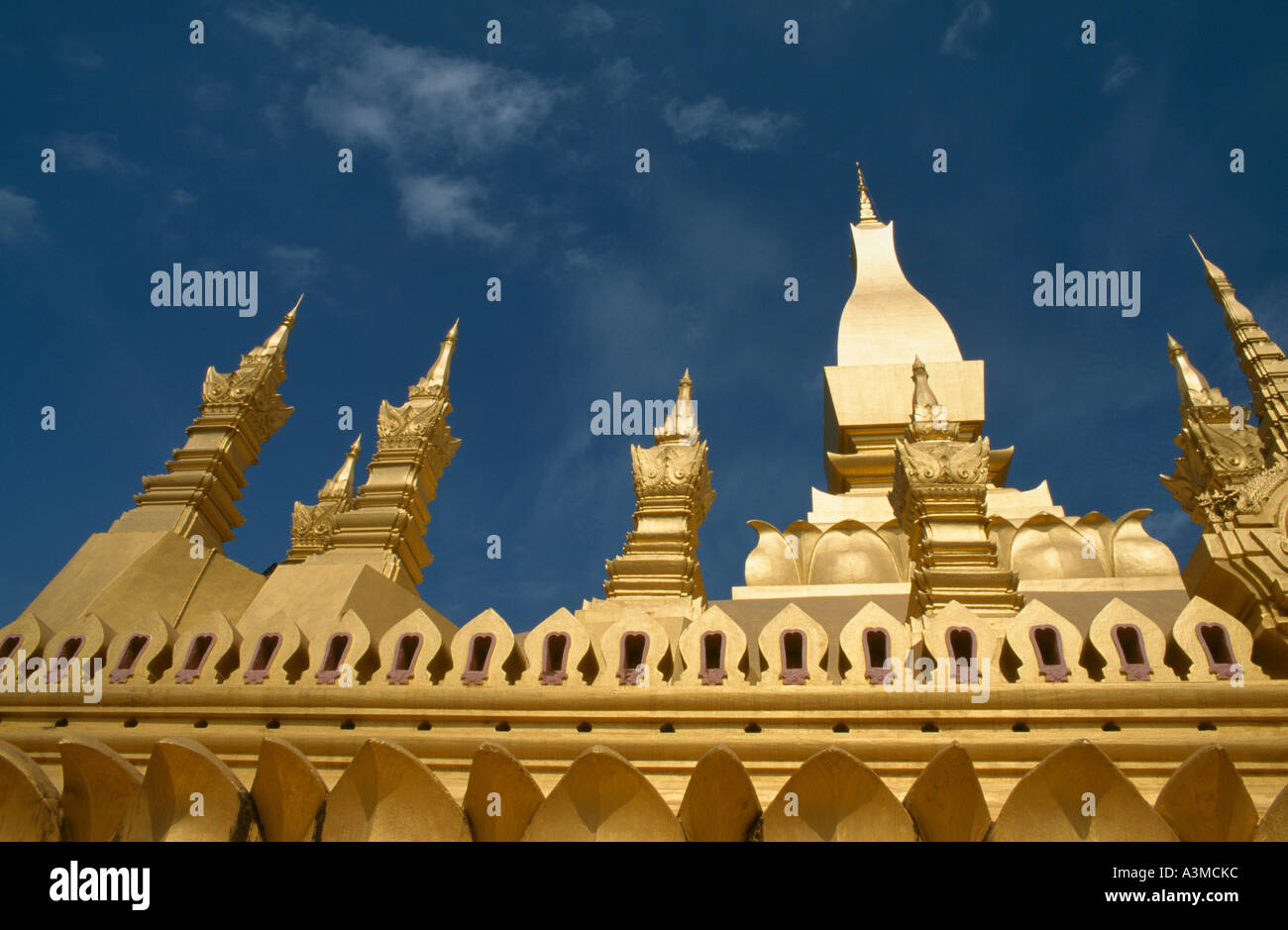 That Luang à Vientiane, au Laos. Il est le plus saint site bouddhiste au Laos et est pensé pour contenir une relique du Bouddha. Banque D'Images