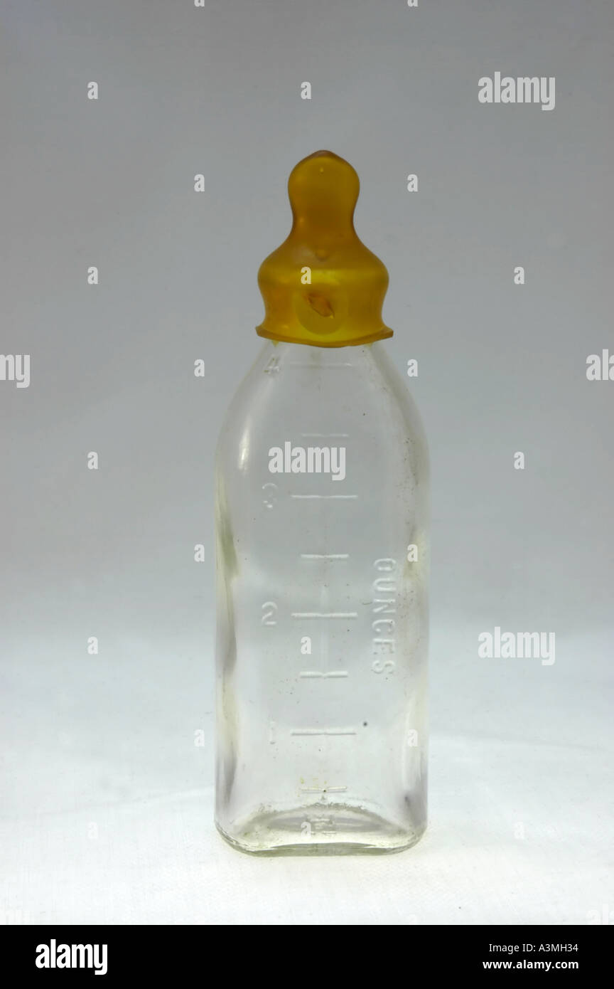 Biberon verre ancien à tirer sur le mamelon Photo Stock - Alamy