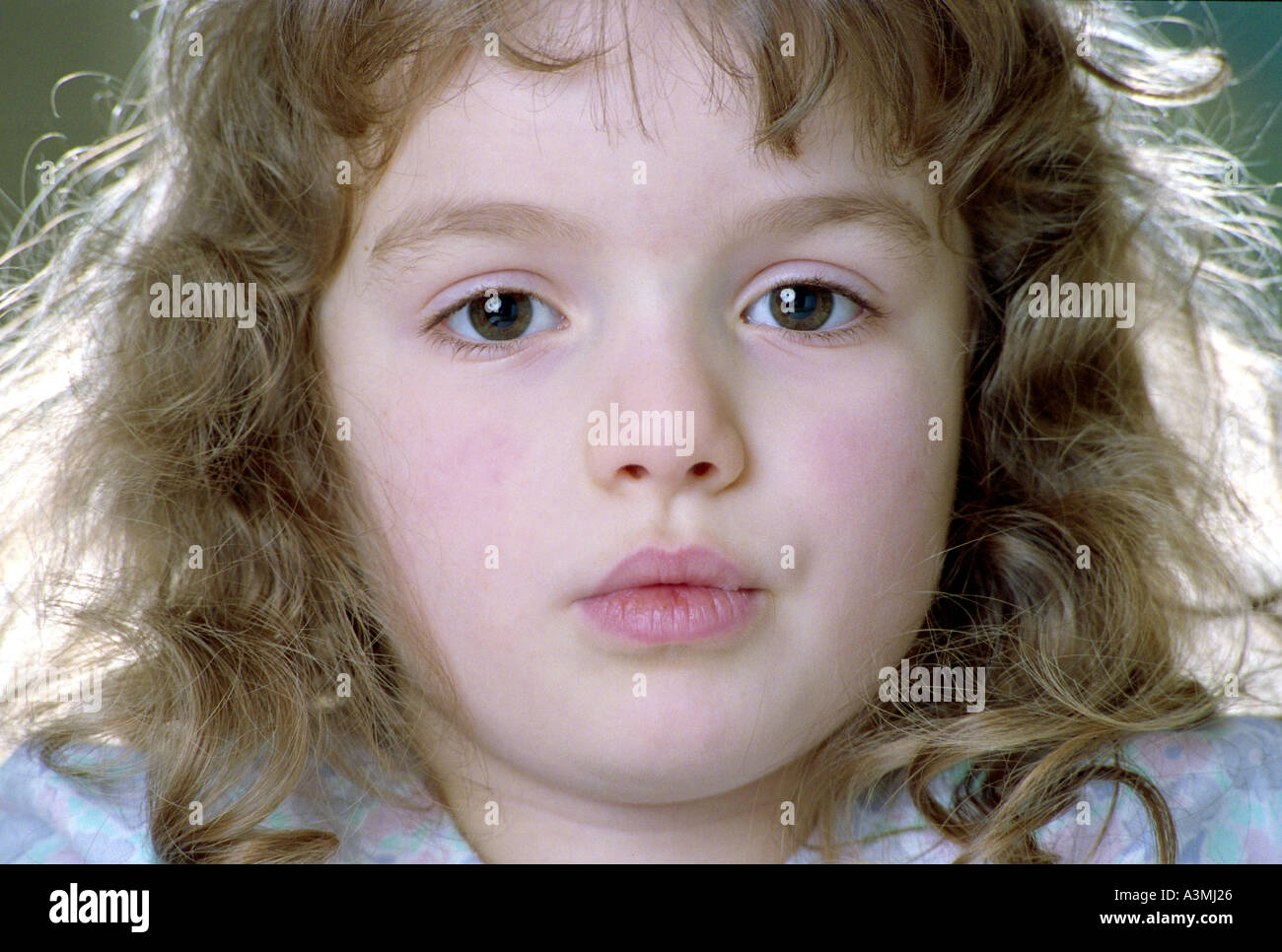 Jeune Fille De 9 Ans Brune Banque De Photographies Et Dimages à Haute