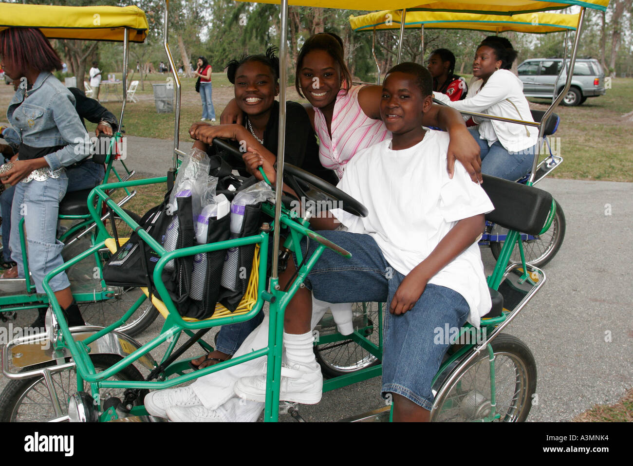 Miami Florida,Hialeah,Amelia Earhardt Park,Drug Free Youth in Town DFYIT club,anti-addiction programme organisation à but non lucratif, familles de parents par Banque D'Images