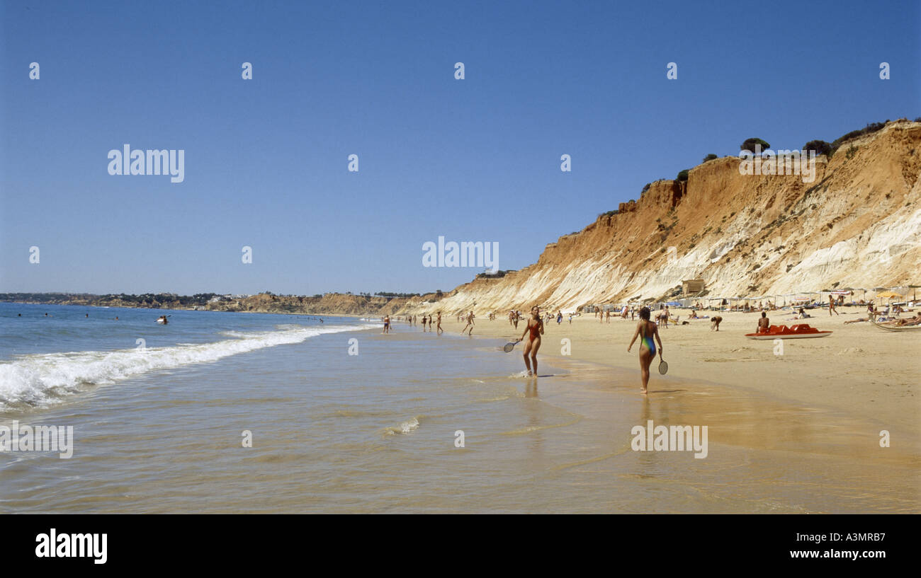 Le Portugal l'Algarve, la plage de Falesia et falaises en été Banque D'Images