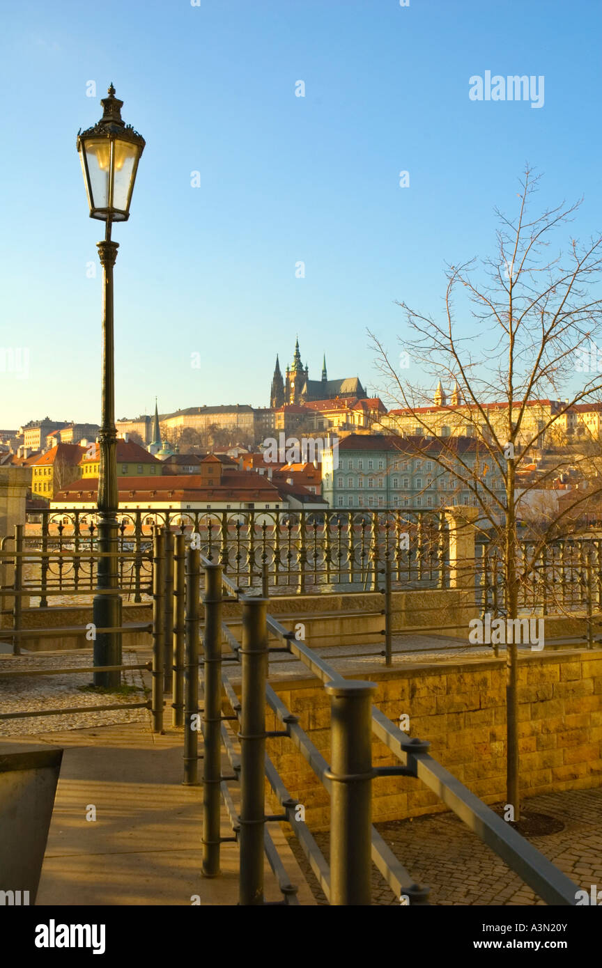 Centre de Prague avec Hrad le château en arrière-plan dans la capitale de la République tchèque République tchèque EU Banque D'Images