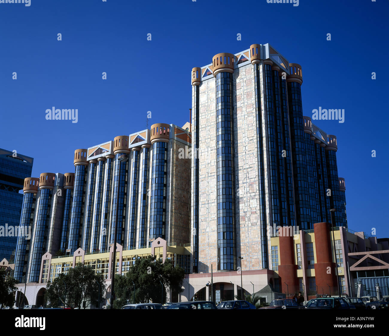 TORRES DAS AMOREIRAS SHOPPING CENTER ET BUREAUX BÂTIMENTS LISBONNE PORTUGAL Banque D'Images