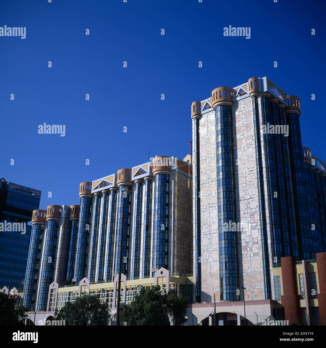 TORRES DAS AMOREIRAS SHOPPING CENTER ET BUREAUX BÂTIMENTS LISBONNE PORTUGAL Banque D'Images