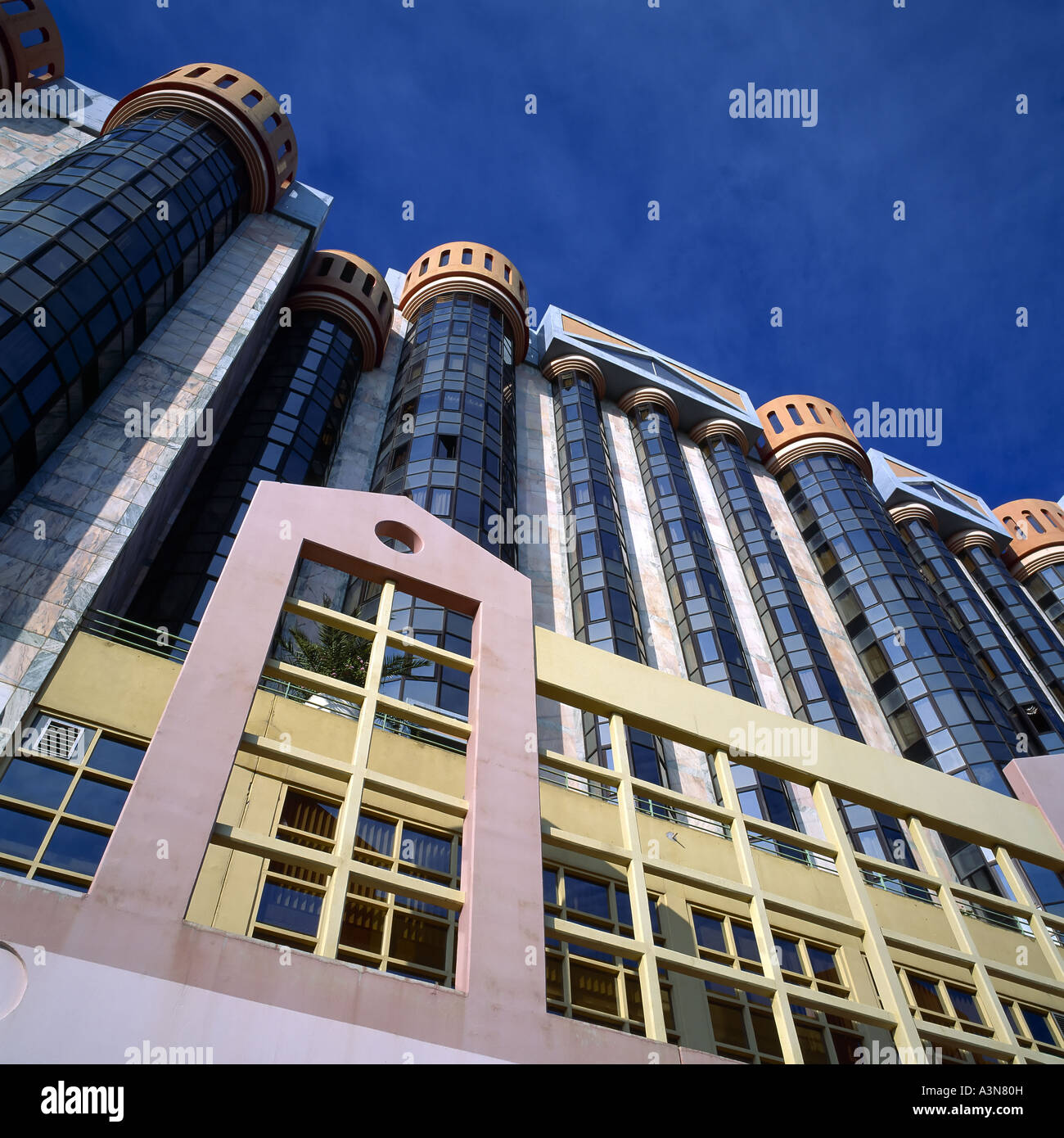 TORRES DAS AMOREIRAS SHOPPING CENTER ET BUREAUX BÂTIMENTS LISBONNE PORTUGAL Banque D'Images