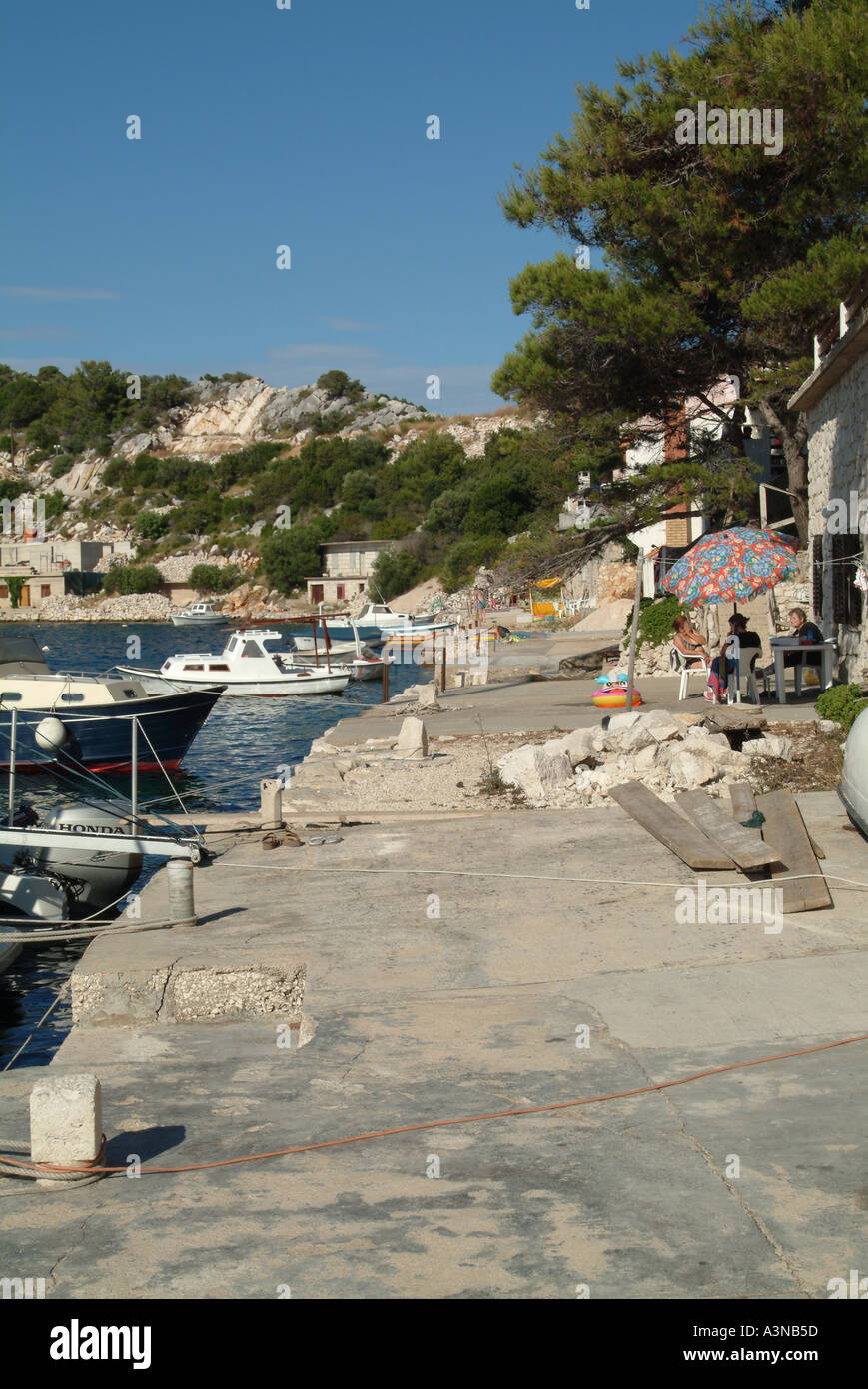 Quai de Zaklopatica sur île de Lastovo Croatie Banque D'Images