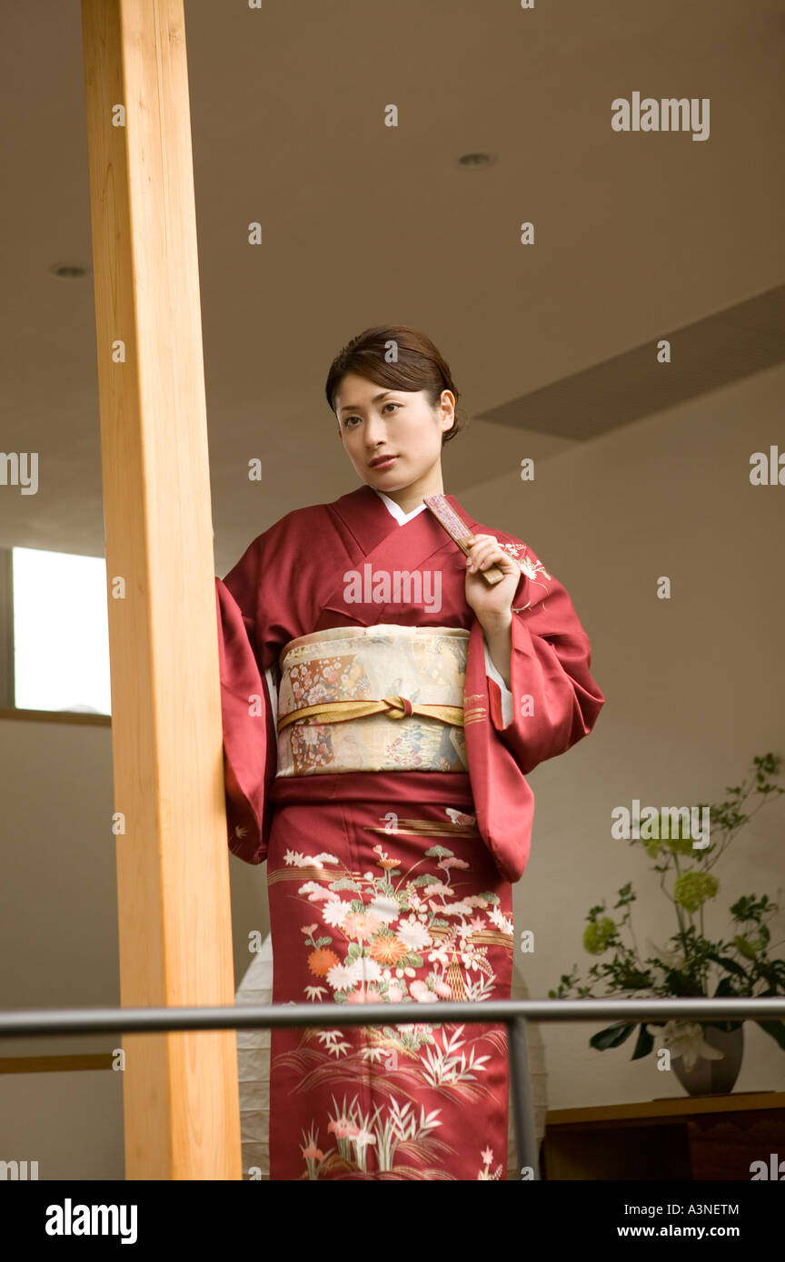 Portrait of a young woman wearing kimono Banque D'Images