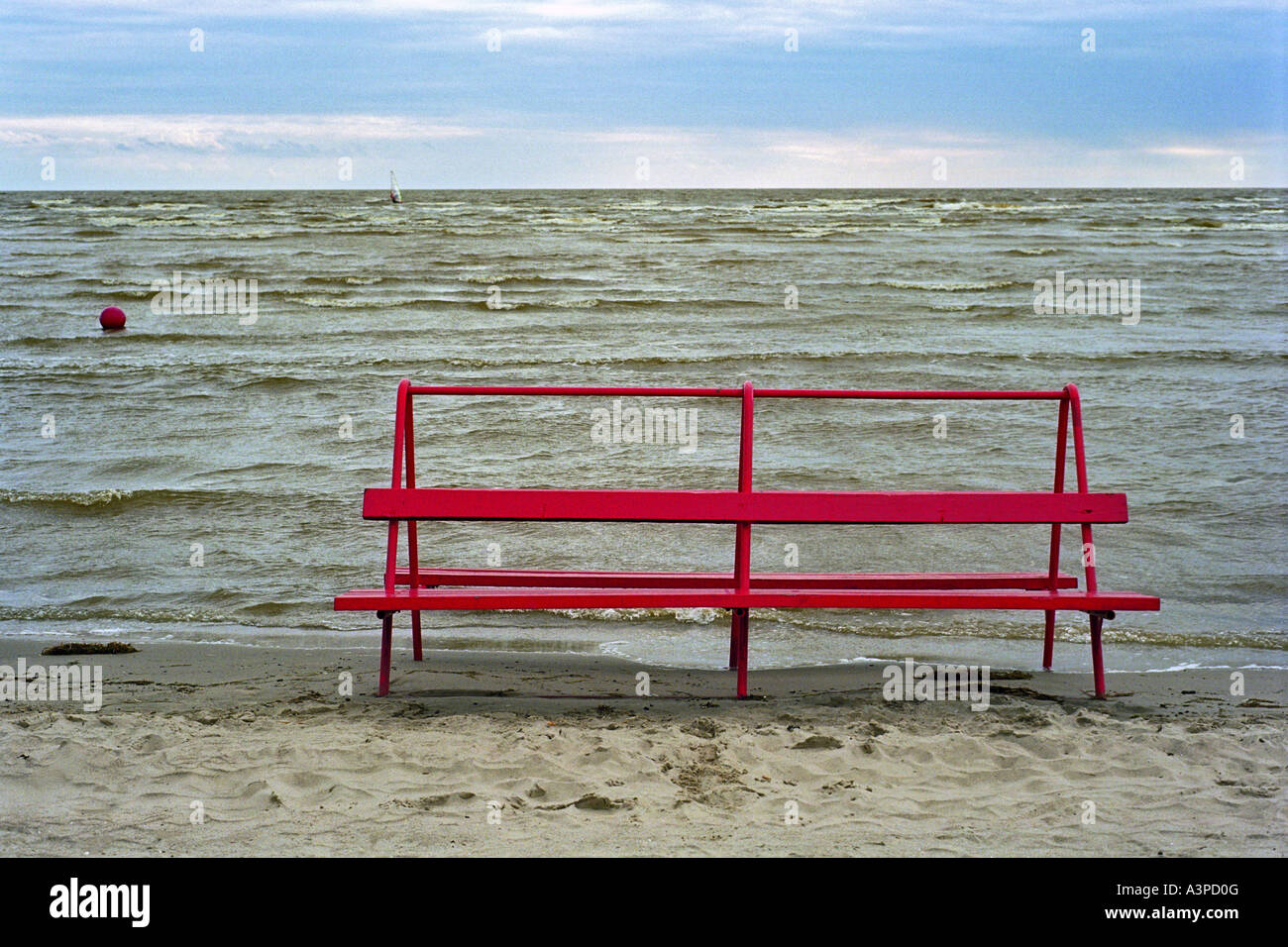 Une plage vide audience à la baie de Parnu, Estonie Banque D'Images