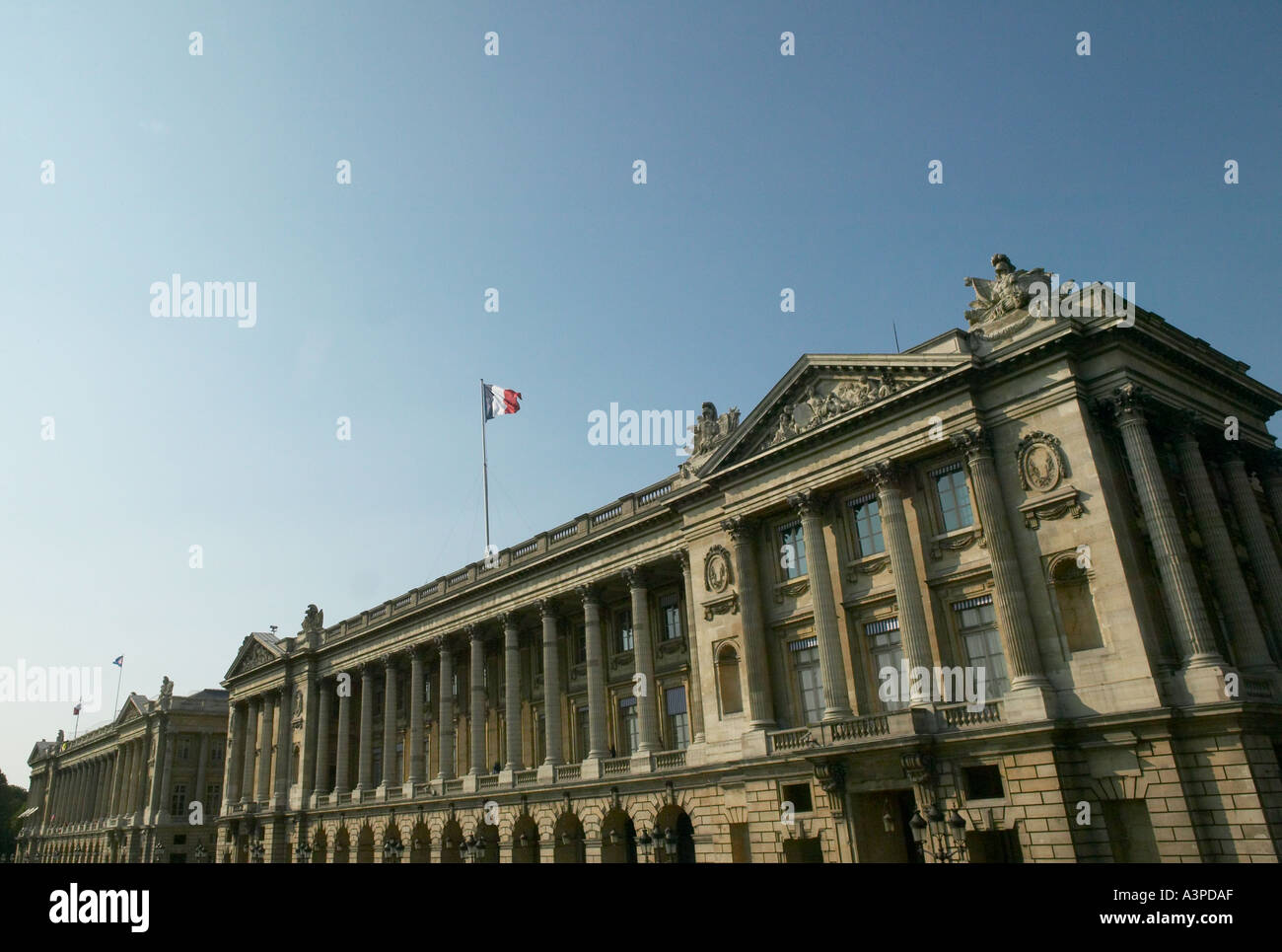 Façade d'un immeuble place de la Concorde à Paris France Juillet 2004 Banque D'Images