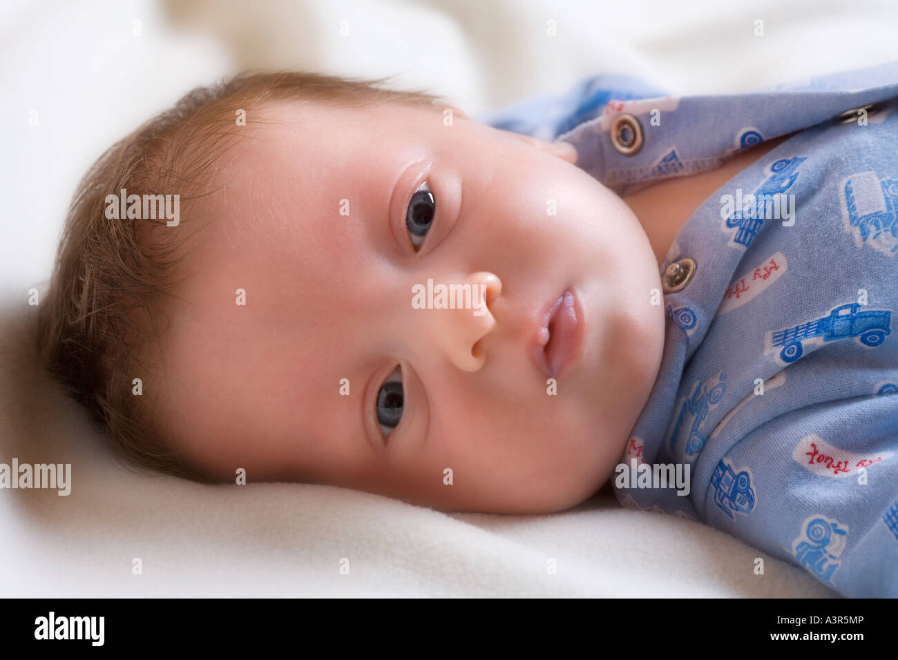 Bébé garçon âgé de 2 mois Banque D'Images