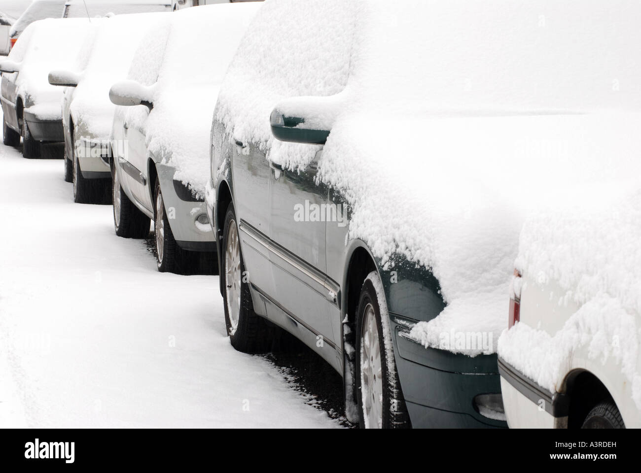 Rangée de wagons couverts de neige, UK Banque D'Images