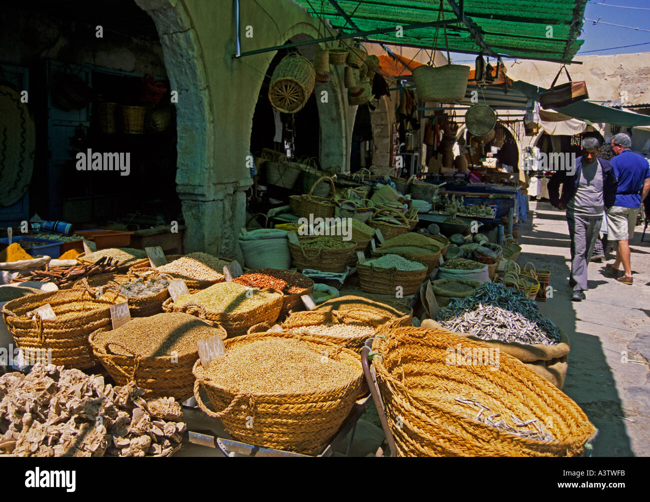 Market in gabes in tunisia Banque de photographies et d’images à haute ...