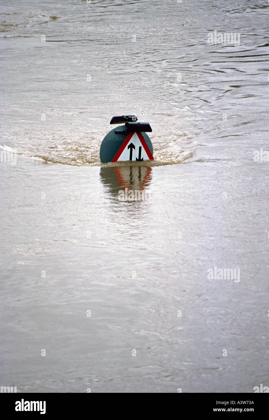 Route inondée dans la ville de New York après la rivière Ouse éclater ses rives yorkshire uk Banque D'Images