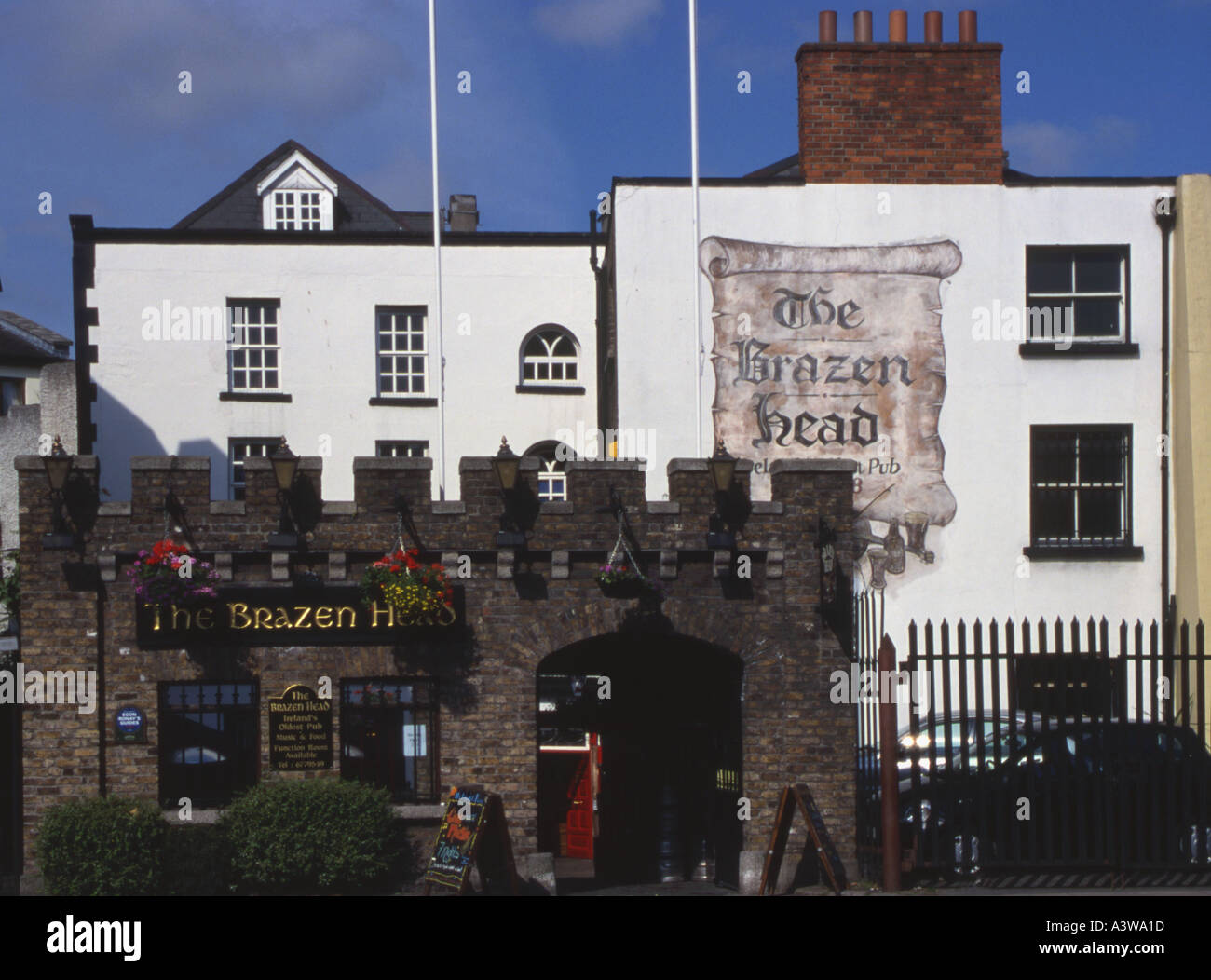 Le Brazen Head le plus vieux pub d'Irlande Dublin Banque D'Images
