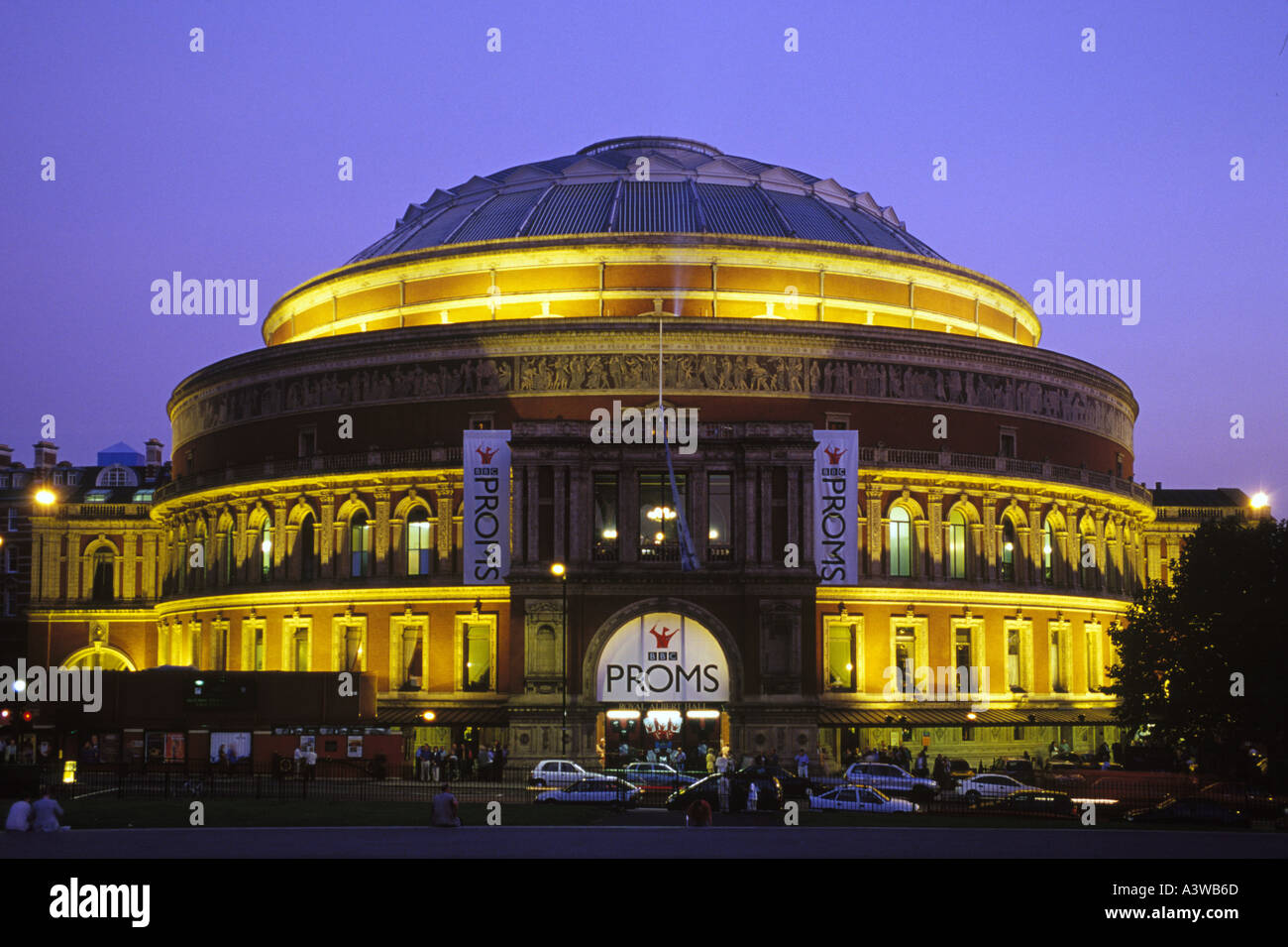 Une photo de nuit du Royal Albert Hall à Londres au cours de l'assemblée annuelle de la série BBC Proms Banque D'Images