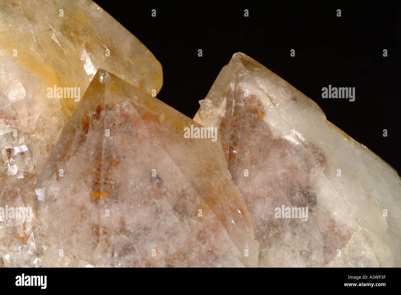 Minéral Quartz, citrine (Couleur) groupe quartz clair avec écrêtement, Virginie Fosse, St.Stephen, Cornwall, Angleterre Banque D'Images