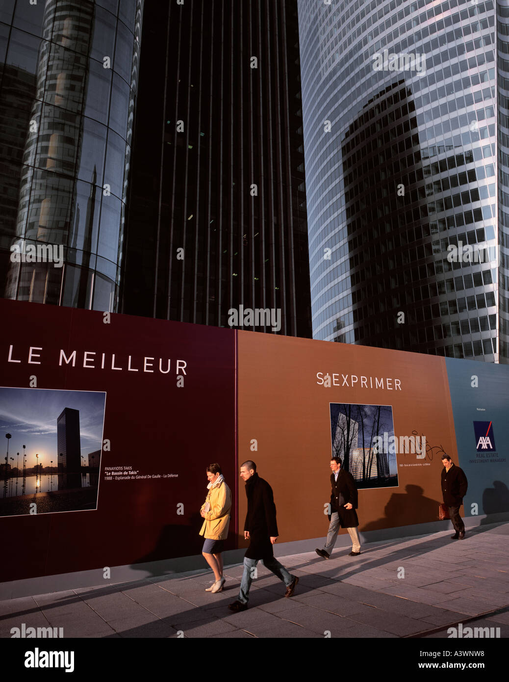 Une autre journée de travail à 'La défense', Paris, France. Banque D'Images