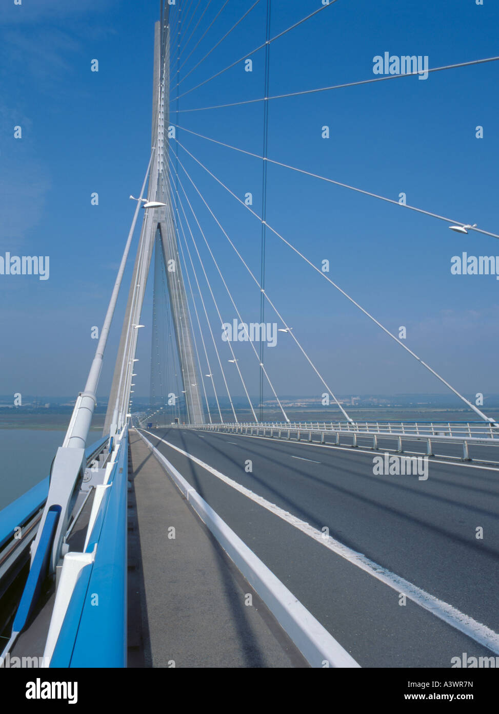 Vue nord de la travée principale, Pont du Normandie, Rhône-Alpes, France. Banque D'Images