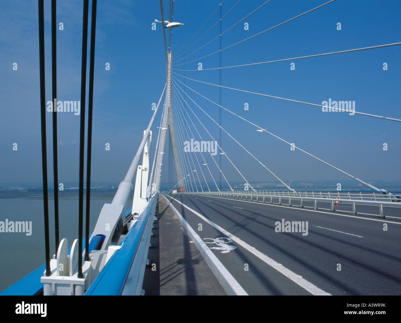 Vue nord de la travée principale, Pont du Normandie, Rhône-Alpes, France. Banque D'Images