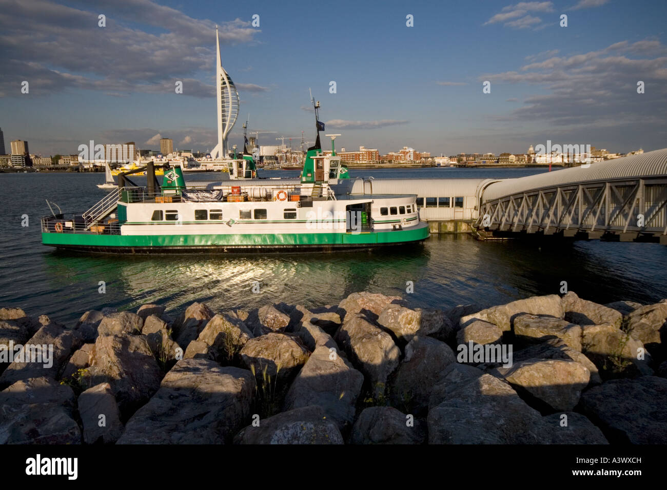 Gosport Ferry et tour Spinnaker Portsmouth Hampshire Banque D'Images