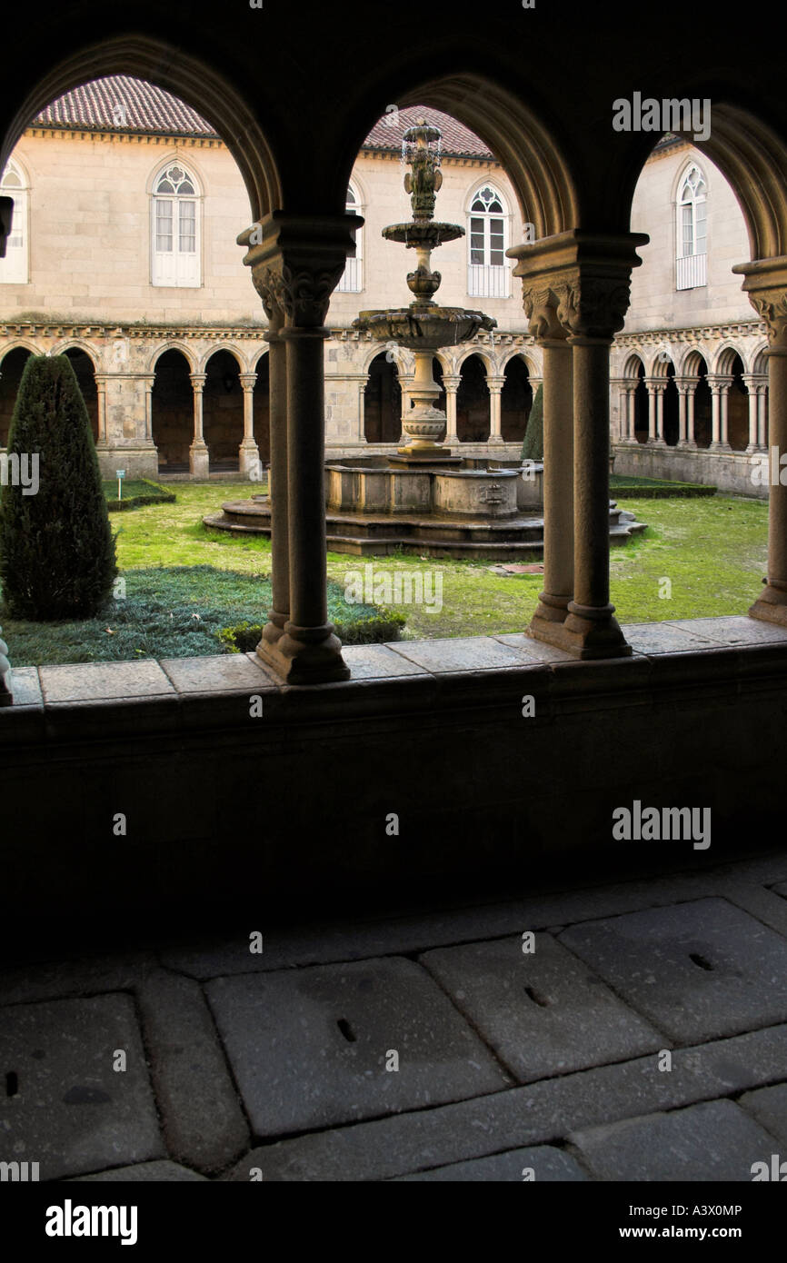 Monastère de S. Bento à Santo Tirso, le Portugal. Ordre des Bénédictins. Construit dans le quartier gothique (cloître) et baroque (église) de style. Banque D'Images